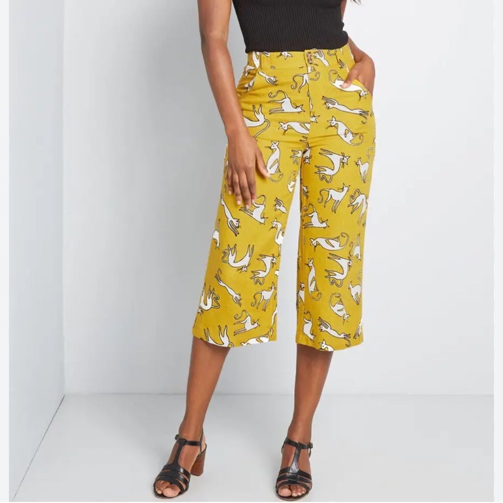ModCloth Women’s cropped Mustard Cat novelty Print linen blend Pants size 2 EUC!